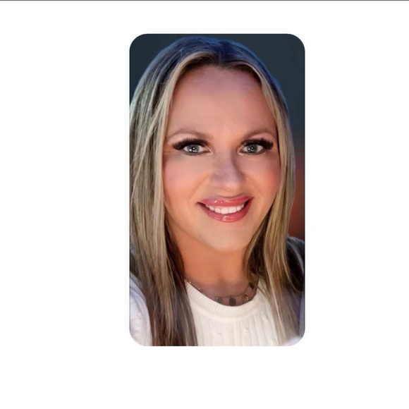 Meet your Posher, Rebecca - Picture 1 of 4